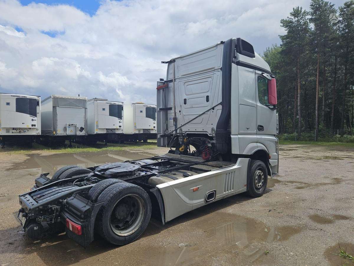Mercedes-Benz 1845 Retarder Mega, double sleeper