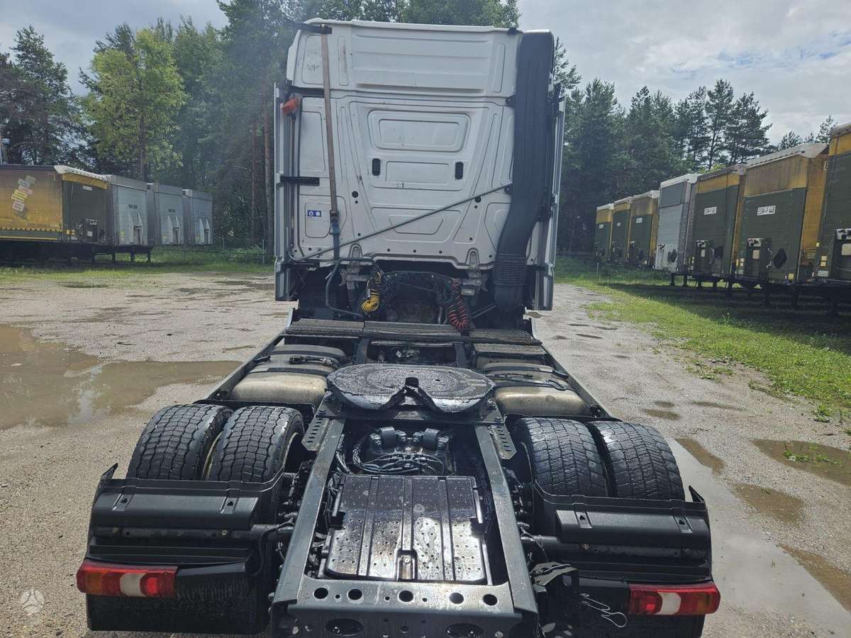 Mercedes-Benz 1845 Retarder Mega, double sleeper