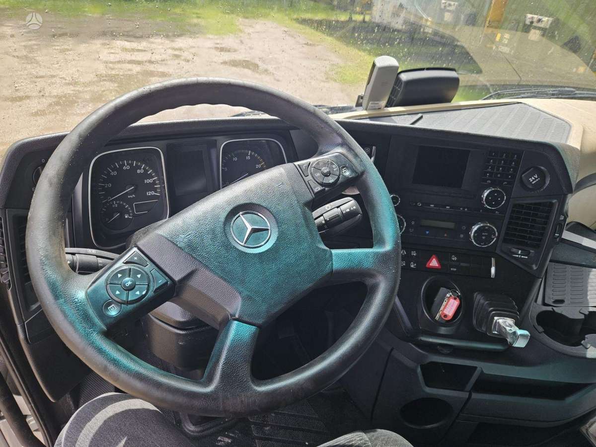Mercedes-Benz 1845 Retarder Mega, double sleeper