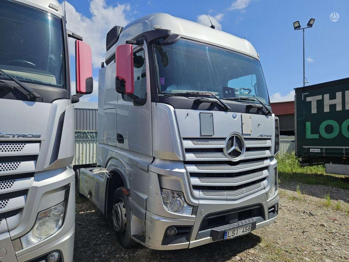 Mercedes-Benz 1845 Retarder Mega, double sleeper