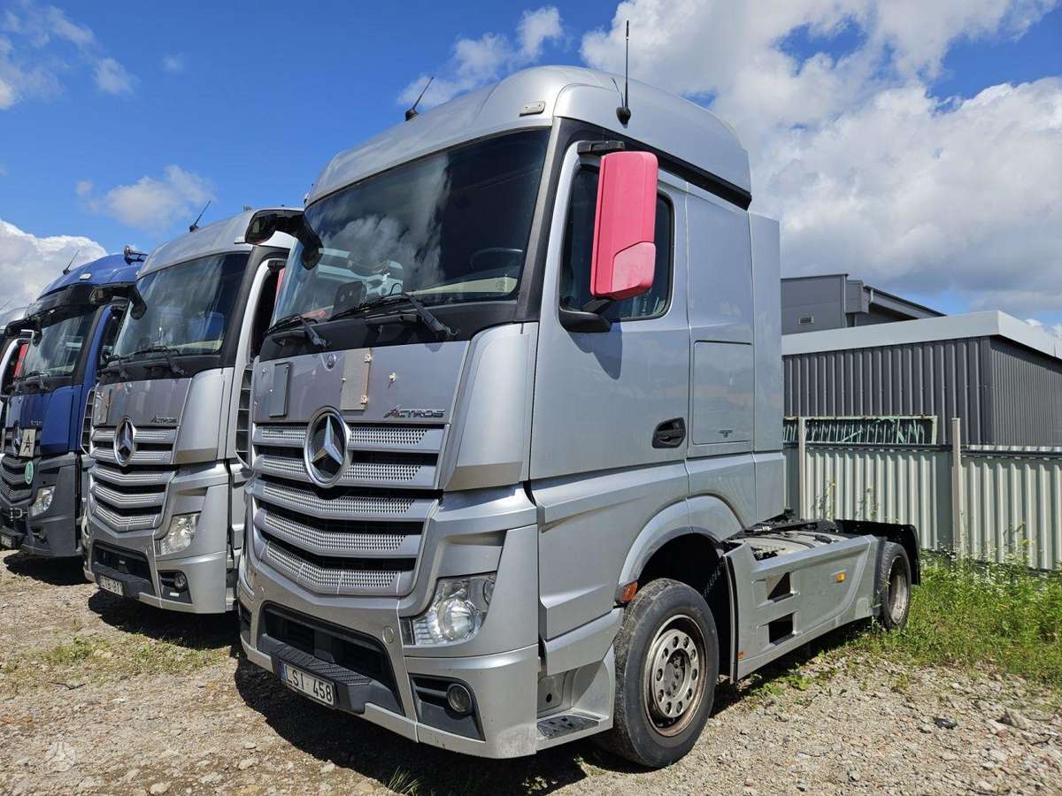 Mercedes-Benz 1845 Retarder Mega, double sleeper