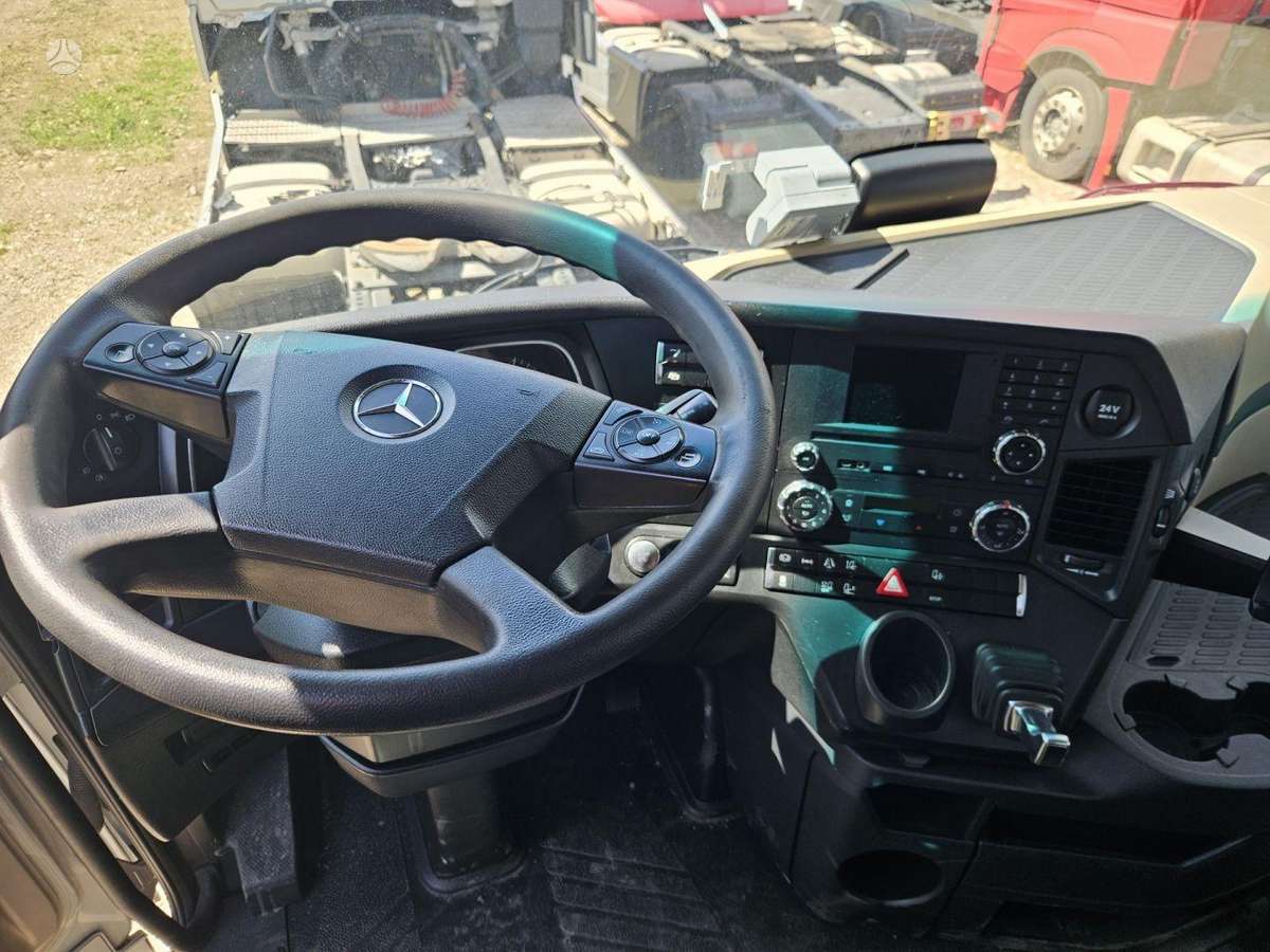 Mercedes-Benz 1845 Retarder Mega, double sleeper