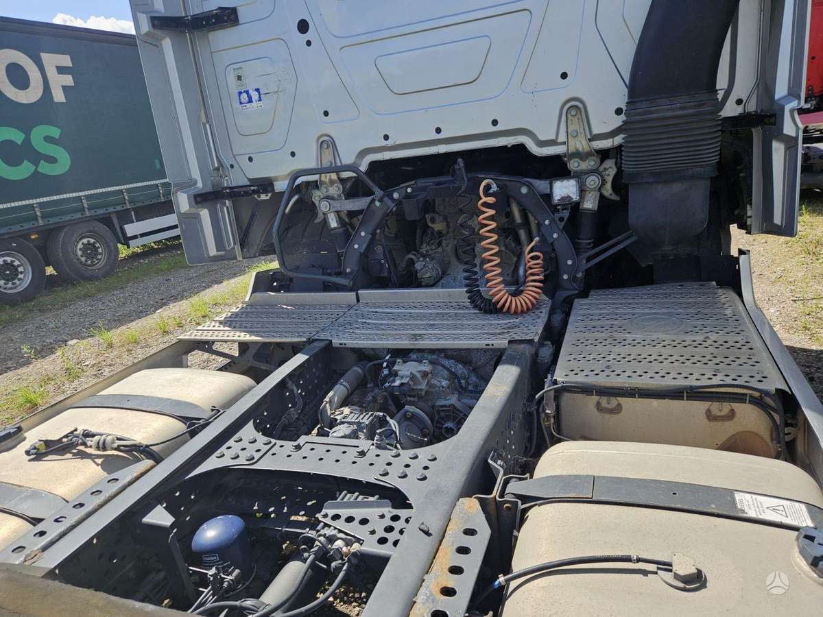Mercedes-Benz 1845 Retarder Mega, double sleeper