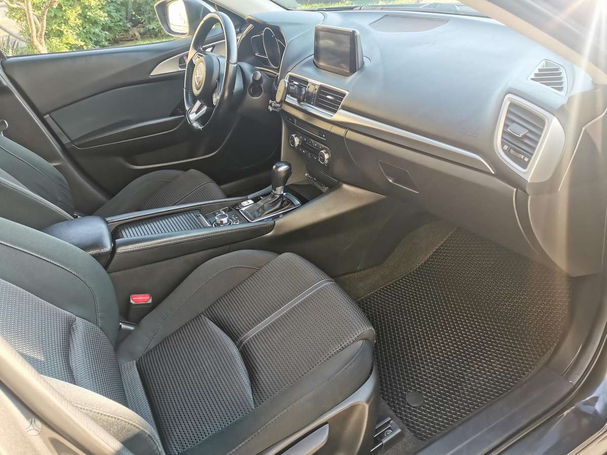 Mazda 3, 2.0 l., Седан