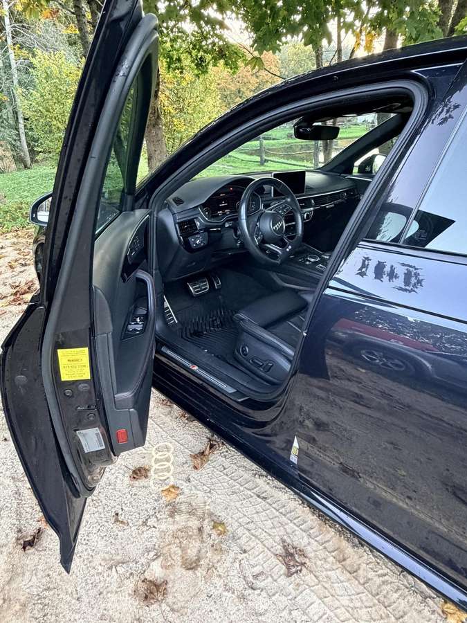 Audi A4, 2.0 l., Седан