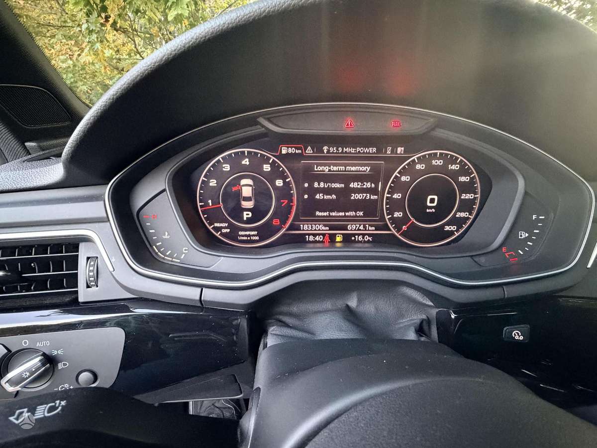 Audi A4, 2.0 l., Седан
