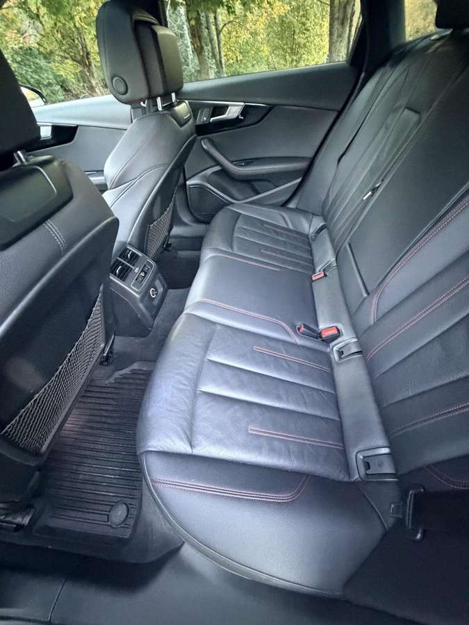 Audi A4, 2.0 l., Седан