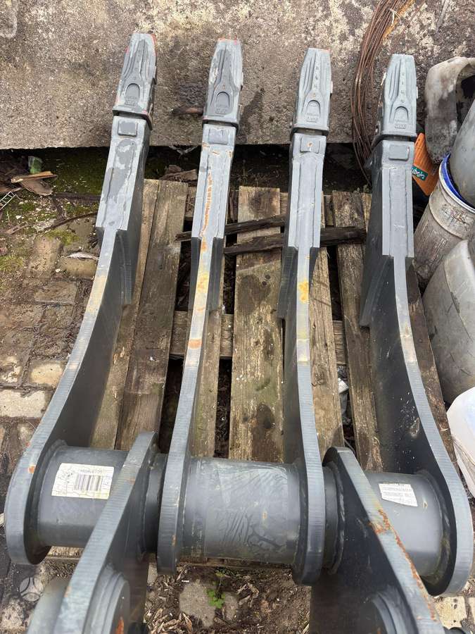 Case CX210, kausi