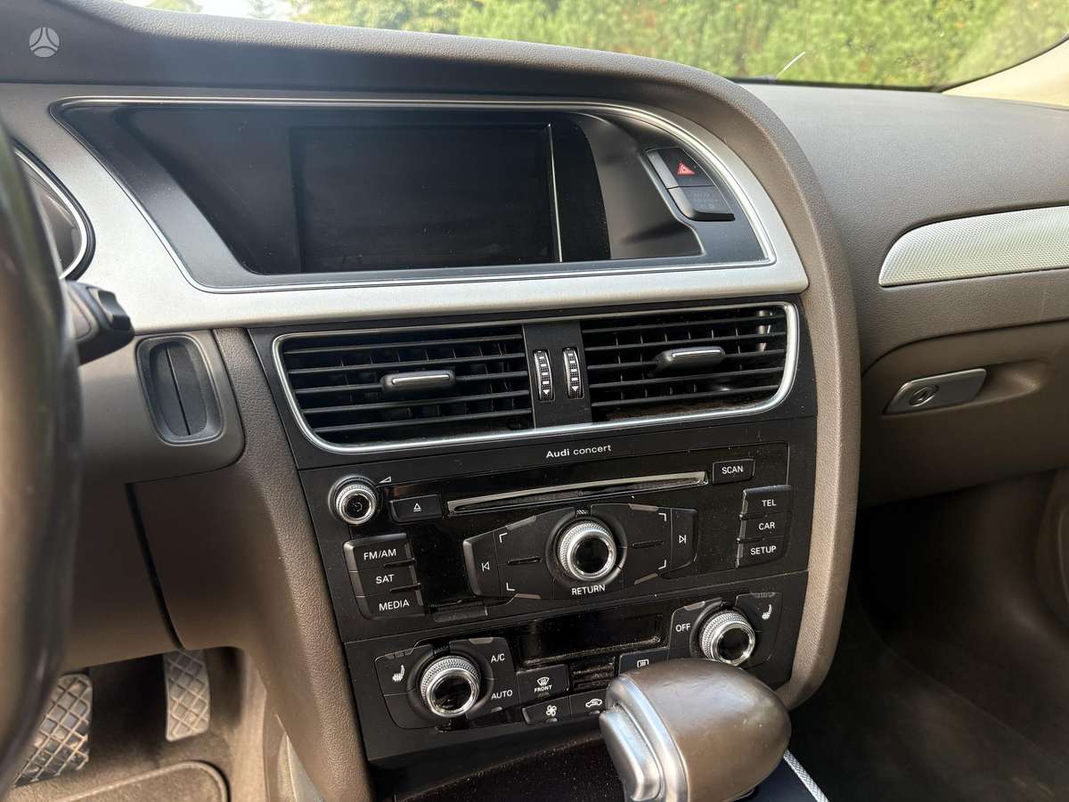 Audi A4, 2.0 l., Седан