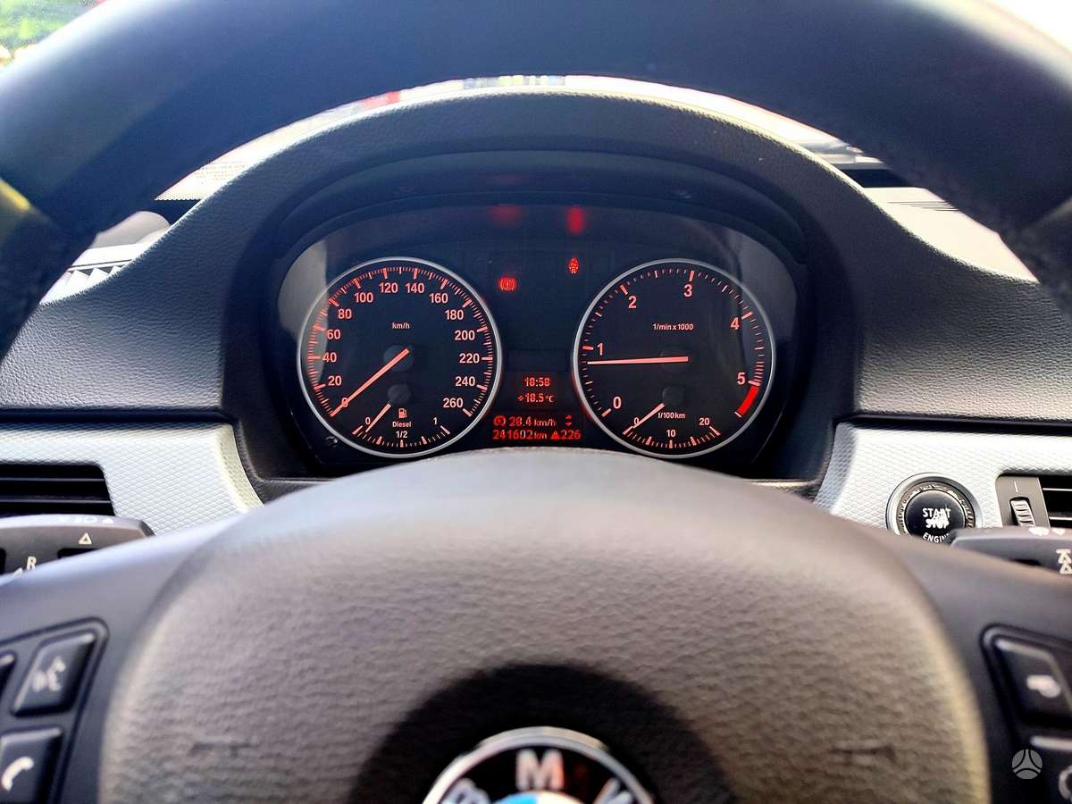 BMW 318, 2.0 l., Седан