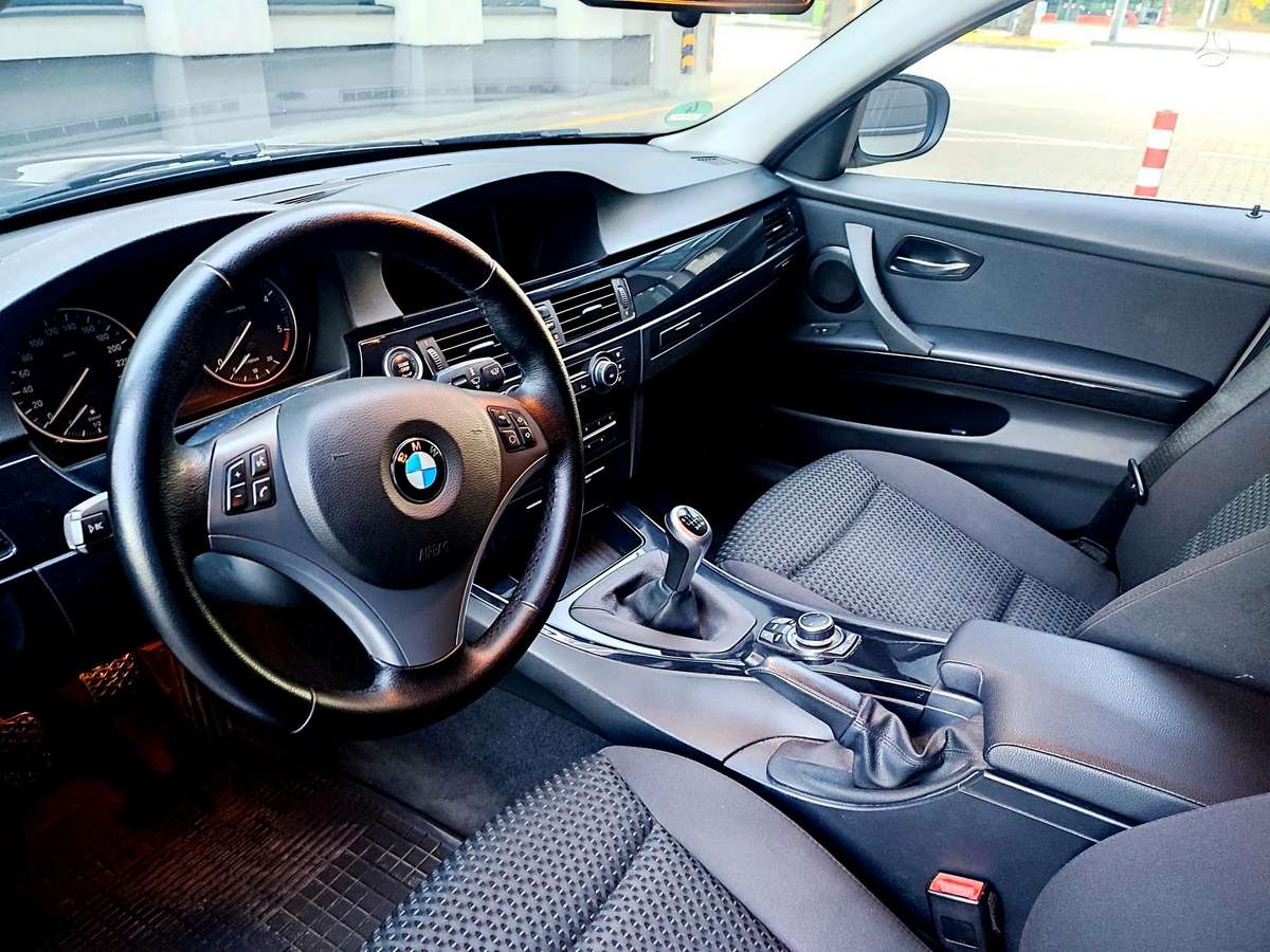 BMW 318, 2.0 l., Седан