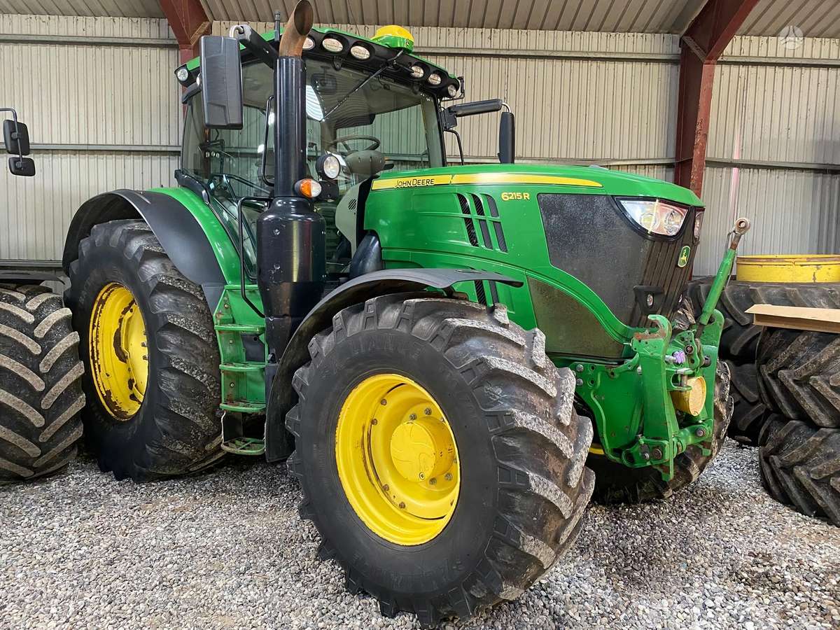 John Deere 6215R, traktoriai