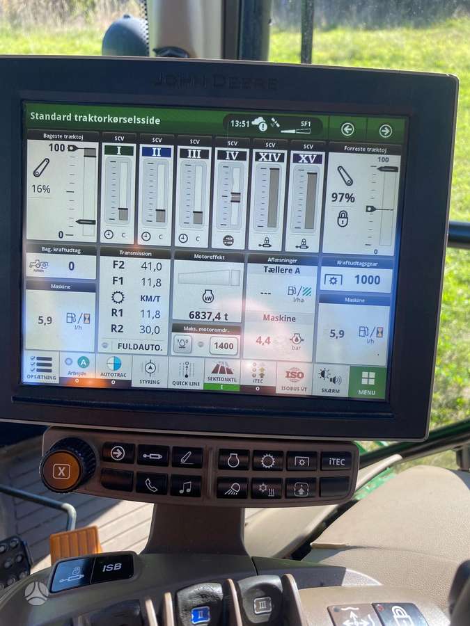John Deere 6215R, traktoriai