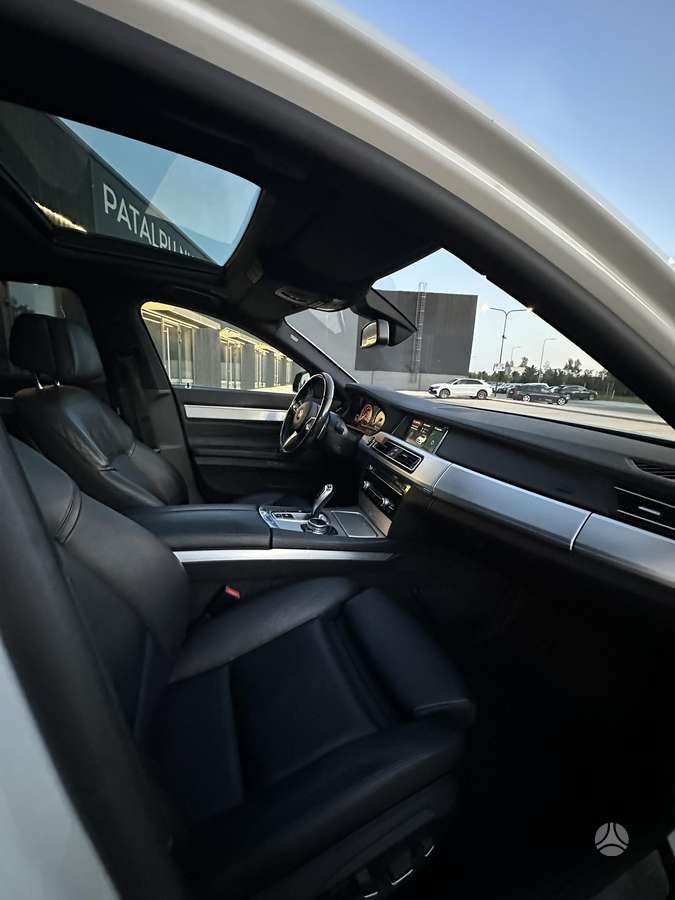 BMW 730, 3.0 l., Седан