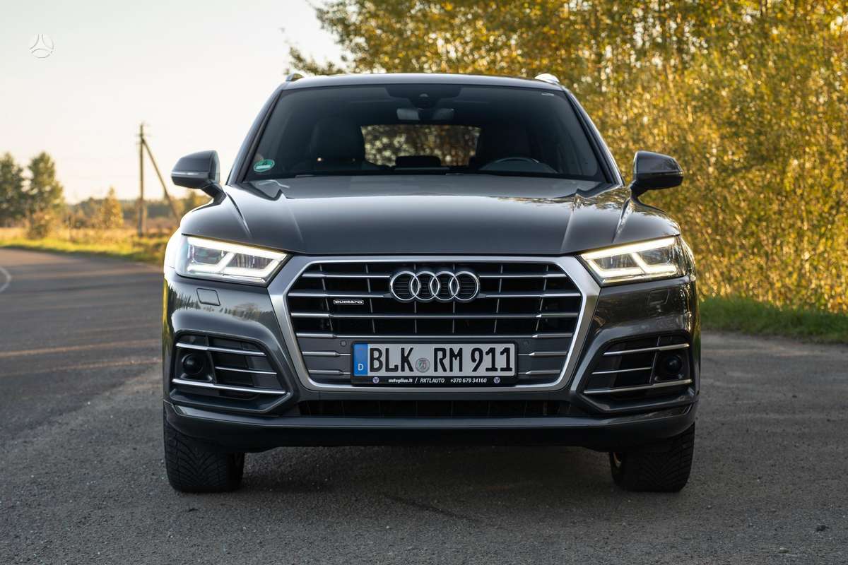 Audi Q5, 2.0 l., off-road / crossover