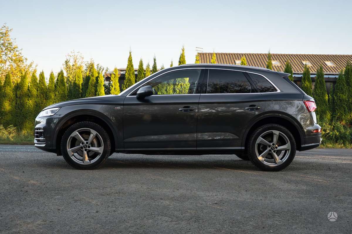 Audi Q5, 2.0 l., off-road / crossover
