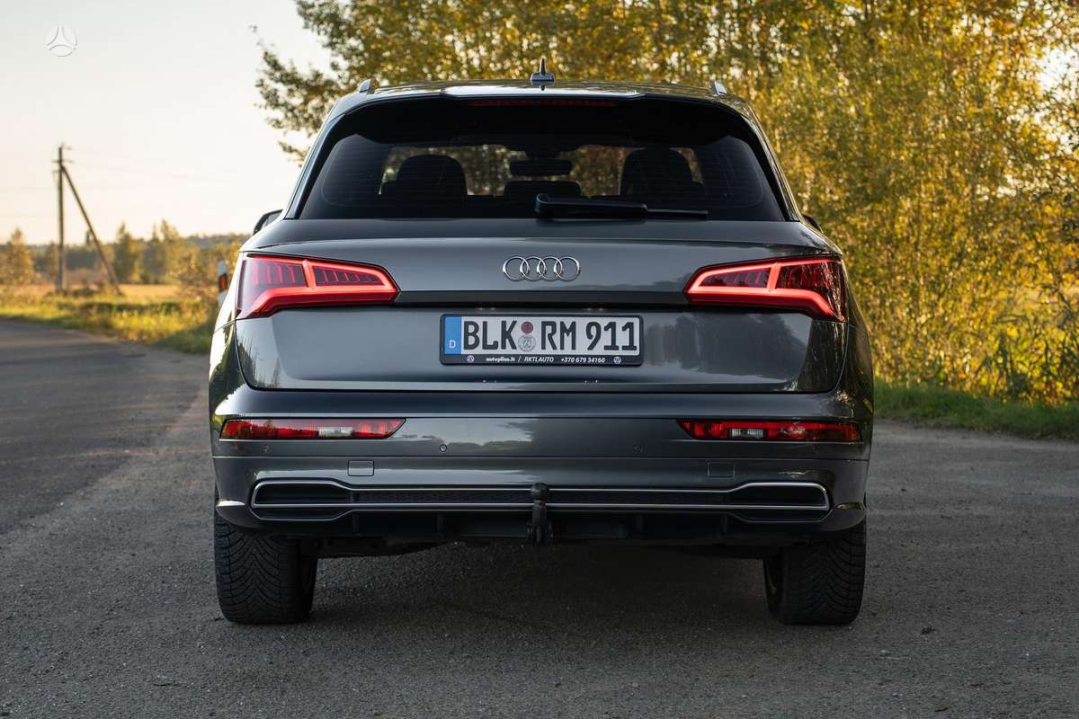 Audi Q5, 2.0 l., off-road / crossover