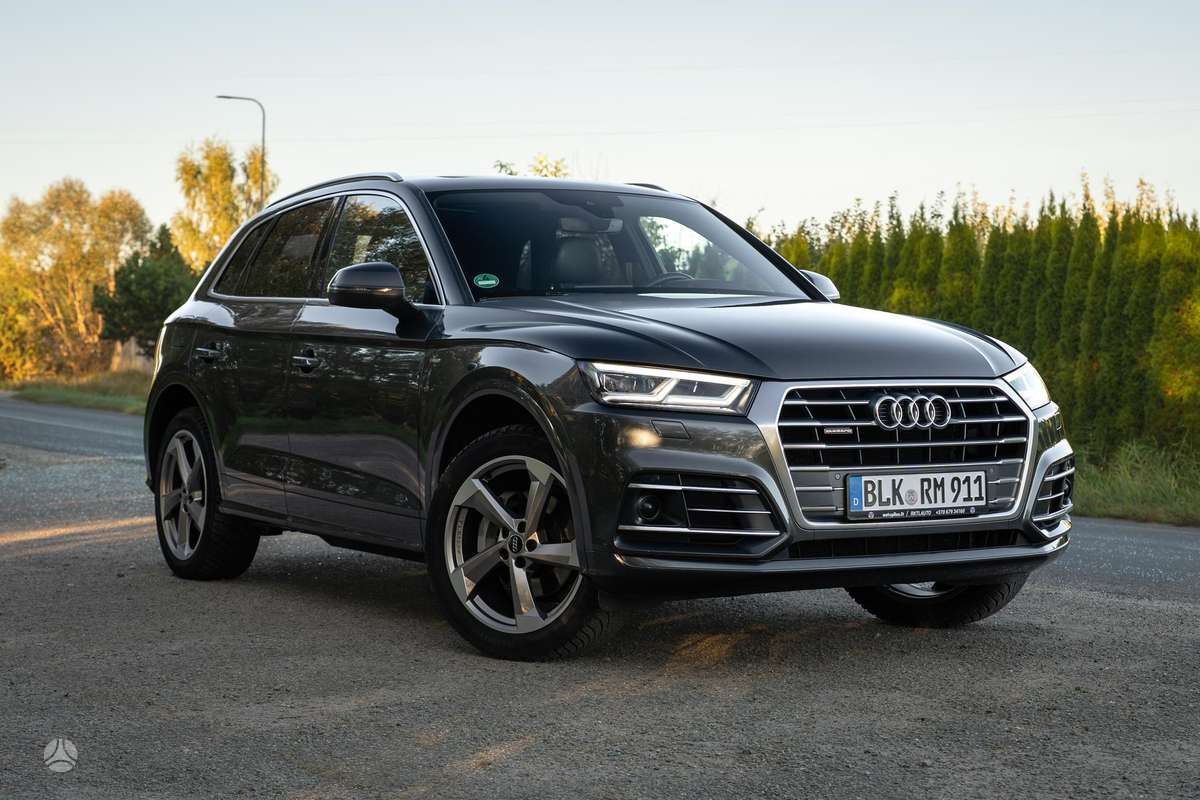Audi Q5, 2.0 l., off-road / crossover