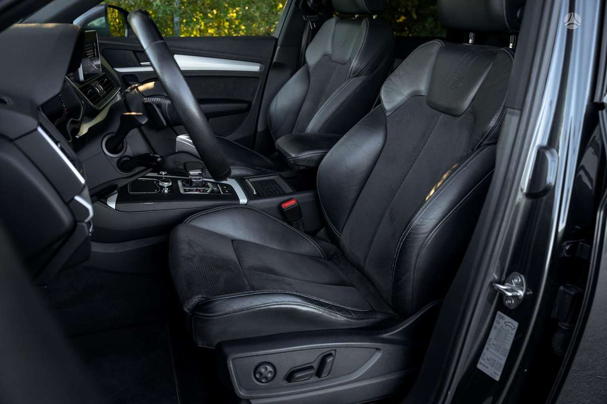 Audi Q5, 2.0 l., off-road / crossover