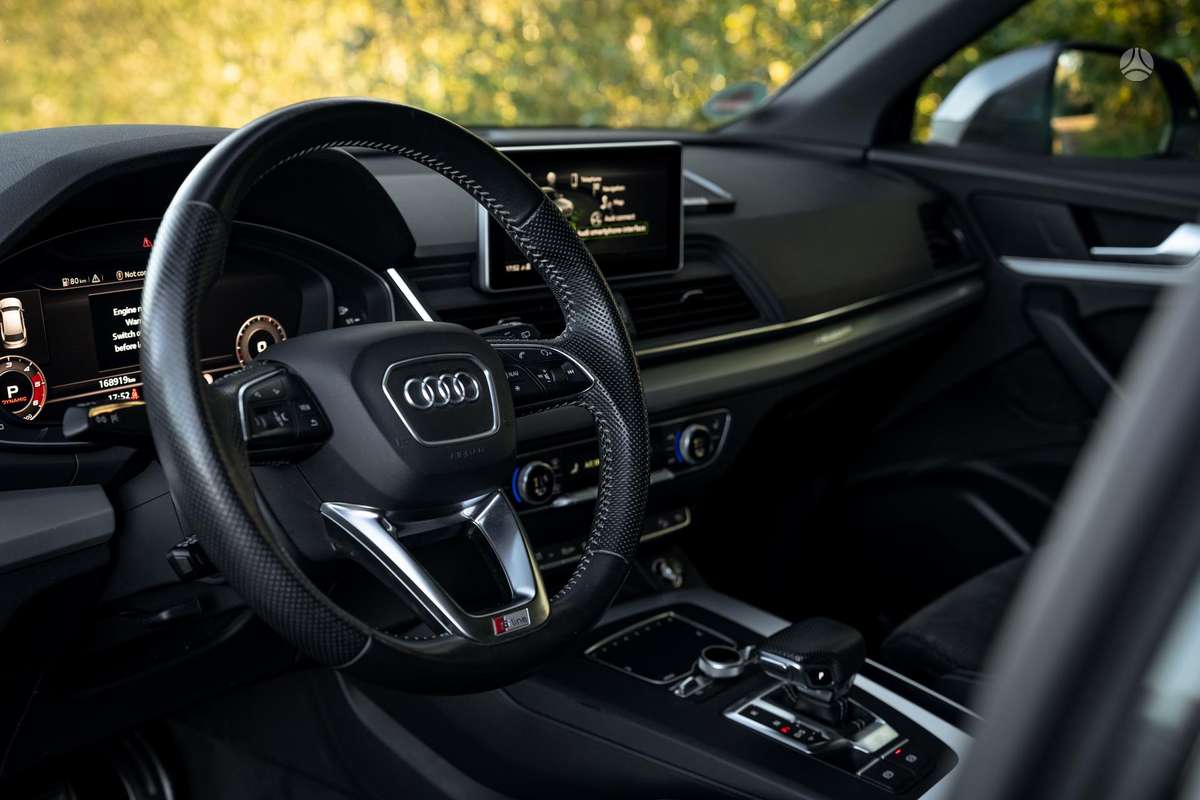 Audi Q5, 2.0 l., off-road / crossover