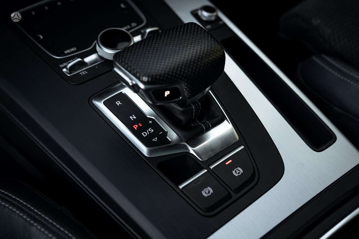 Audi Q5, 2.0 l., off-road / crossover