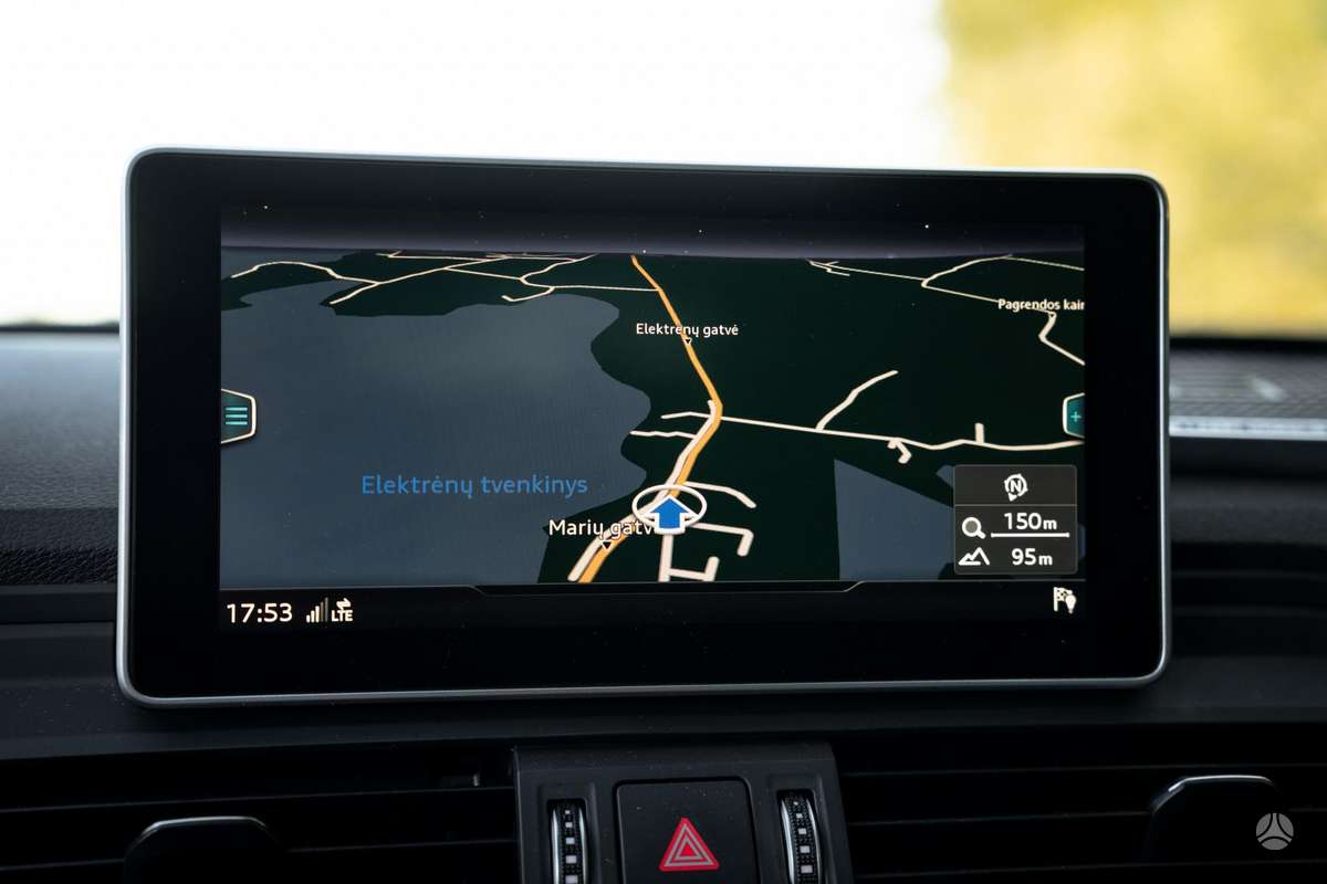 Audi Q5, 2.0 l., off-road / crossover