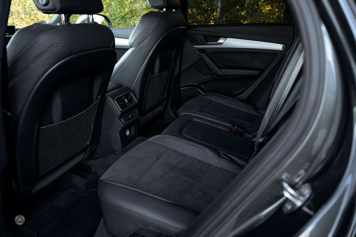 Audi Q5, 2.0 l., off-road / crossover