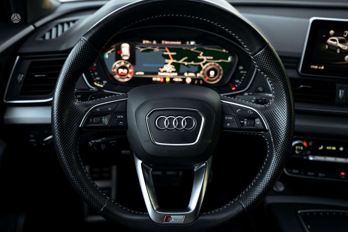 Audi Q5, 2.0 l., off-road / crossover