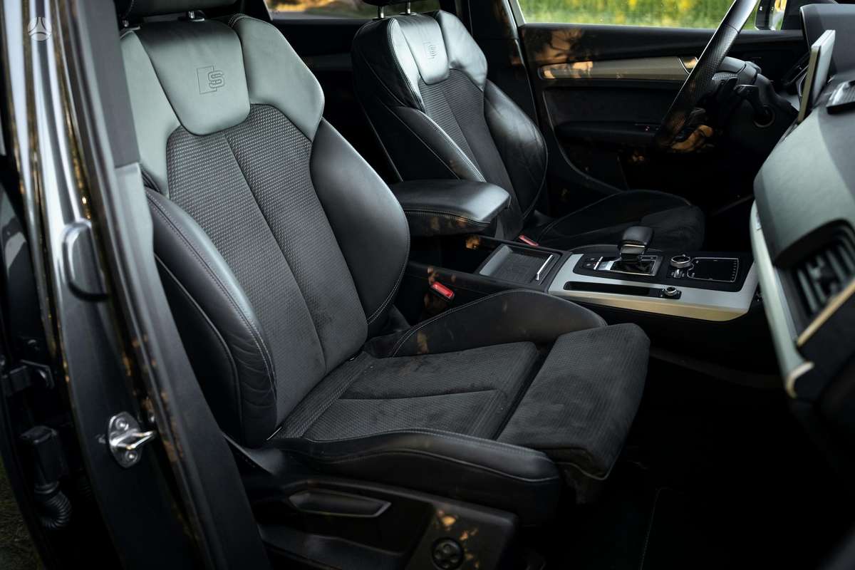 Audi Q5, 2.0 l., off-road / crossover