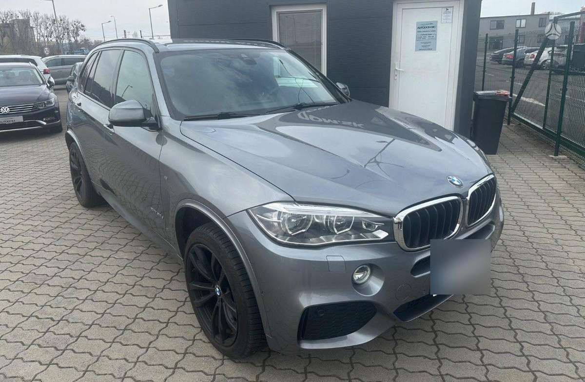 BMW X5, 3.0 l., off-road / crossover
