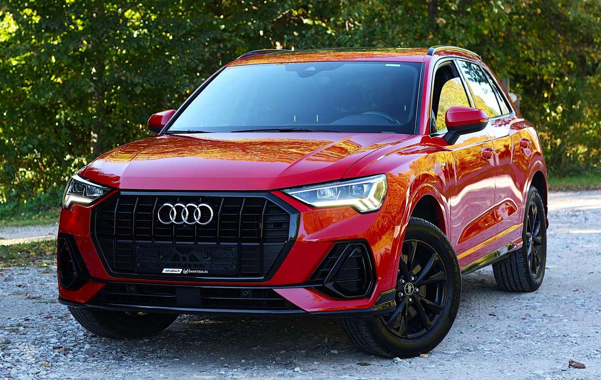 Audi Q3, 2.0 l., off-road / crossover