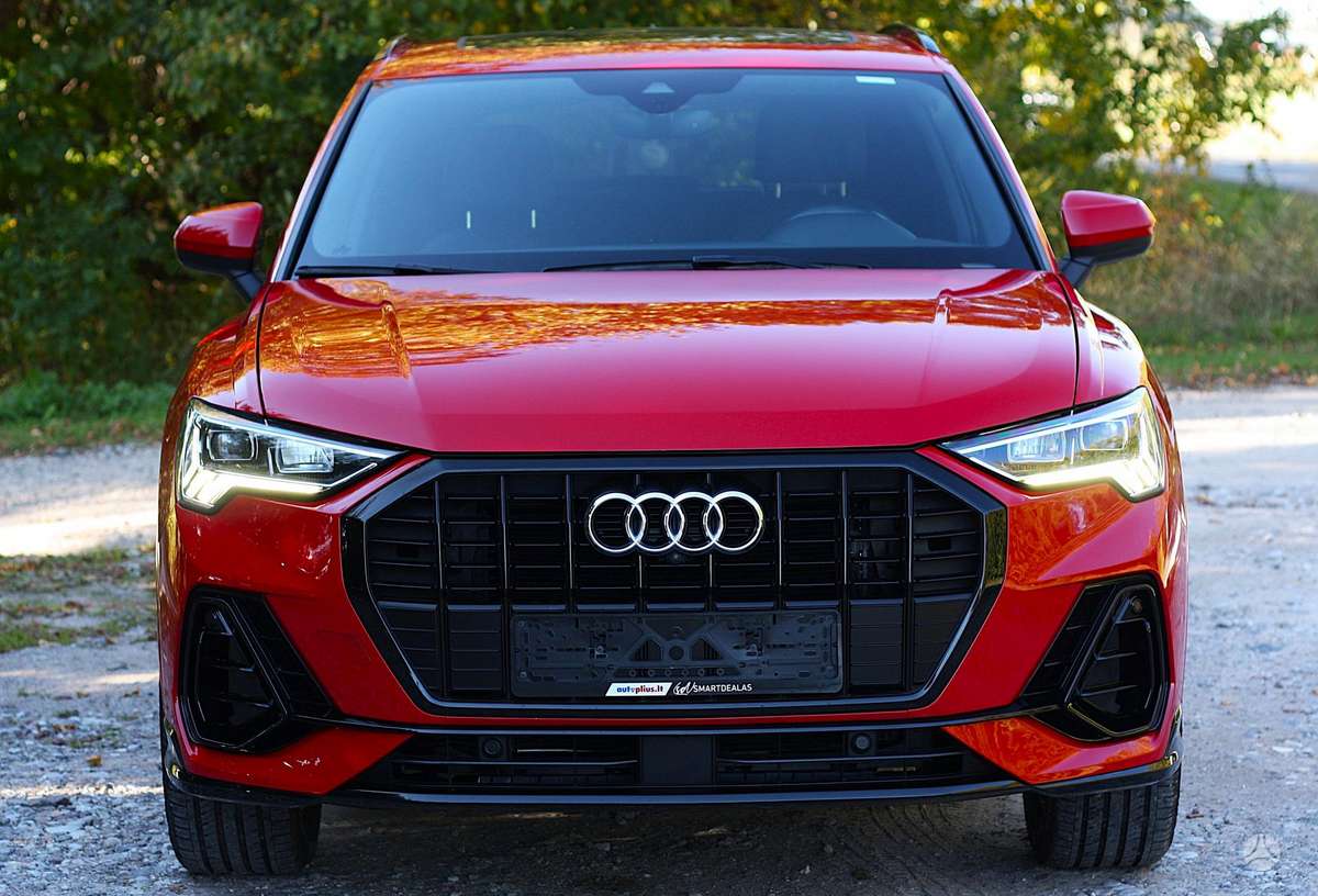Audi Q3, 2.0 l., off-road / crossover