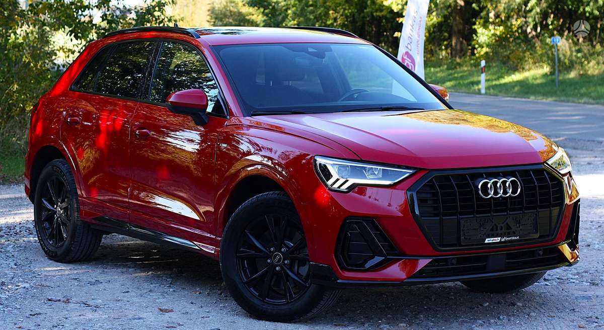 Audi Q3, 2.0 l., off-road / crossover