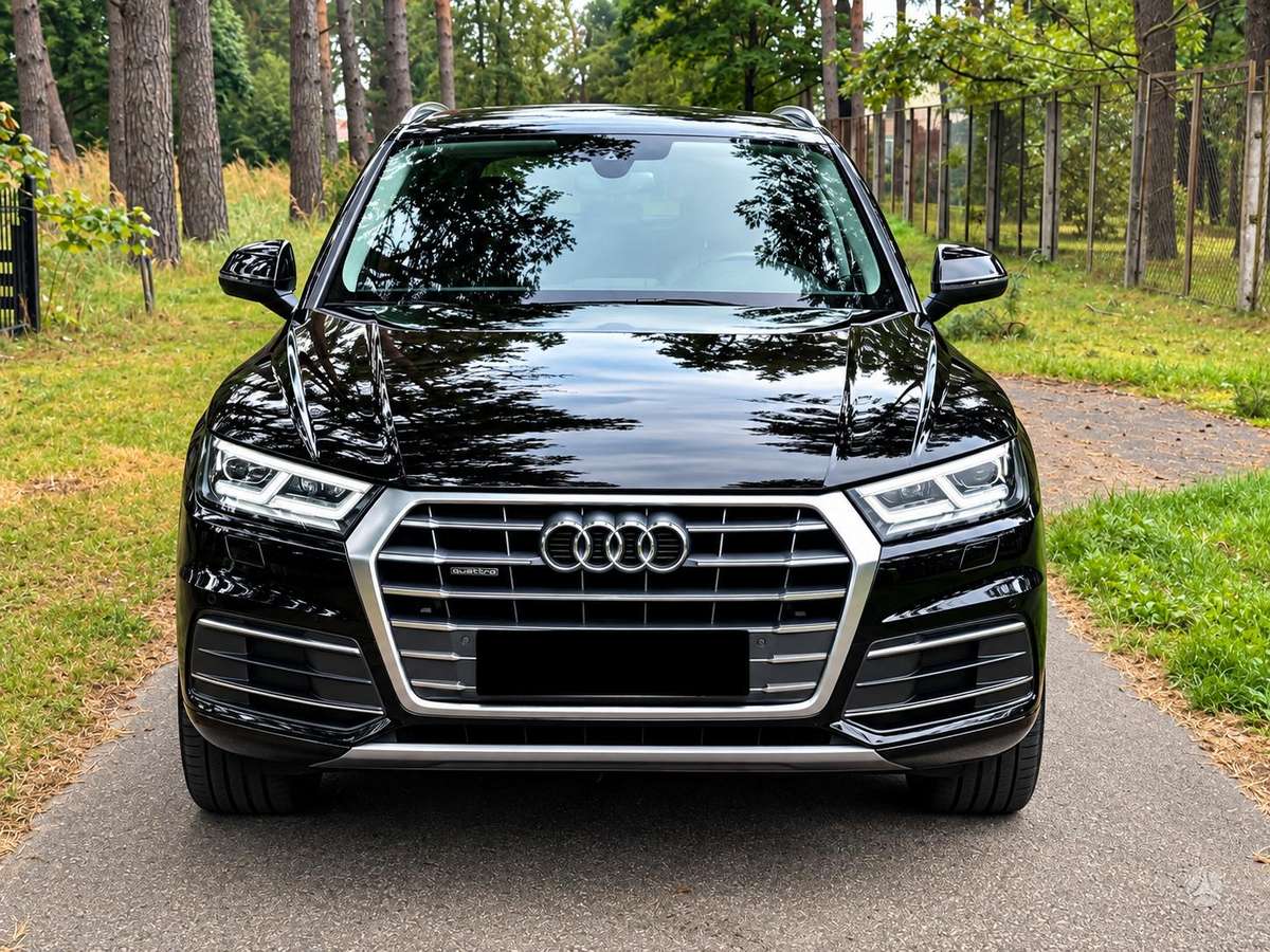Audi Q5, 2.0 l., off-road / crossover