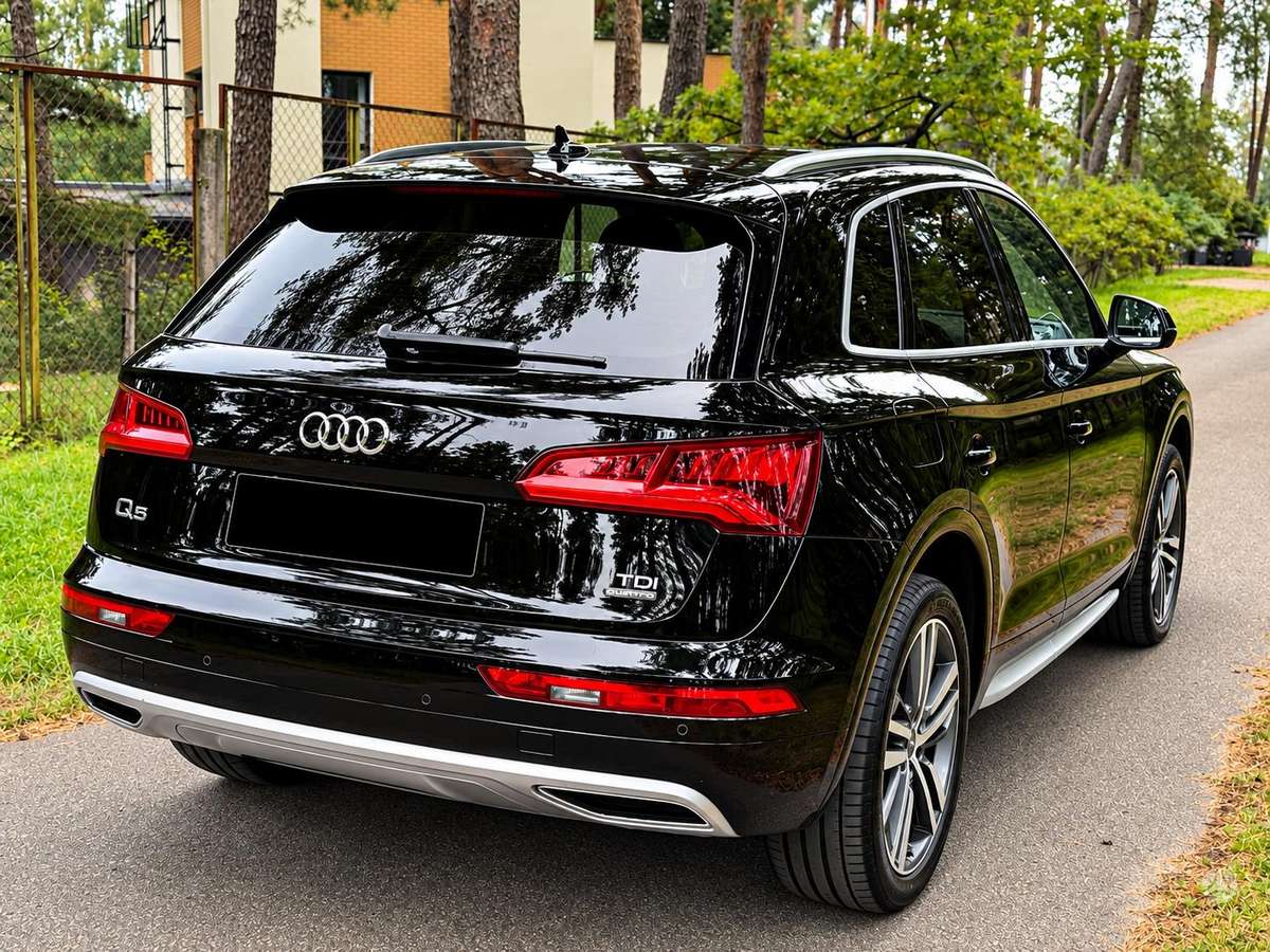 Audi Q5, 2.0 l., off-road / crossover