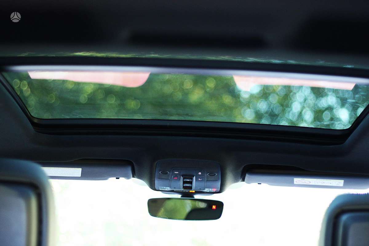 Audi Q3, 2.0 l., off-road / crossover
