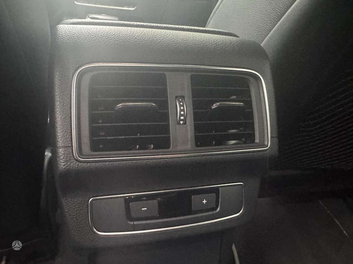 Audi Q5, 2.0 l., off-road / crossover