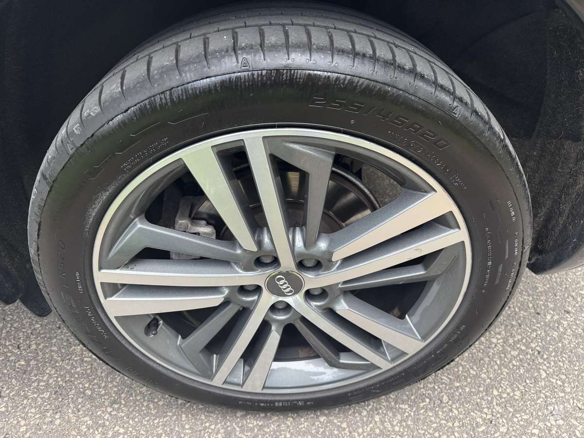 Audi Q5, 2.0 l., off-road / crossover