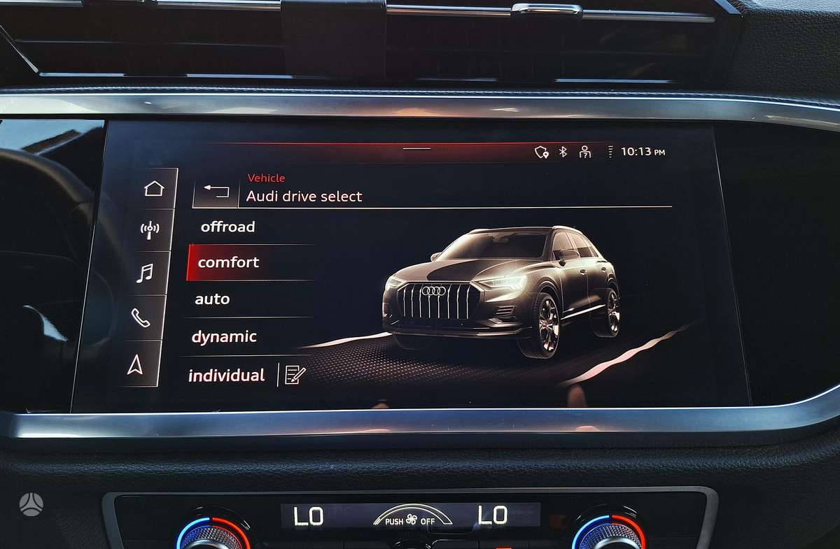 Audi Q3, 2.0 l., off-road / crossover