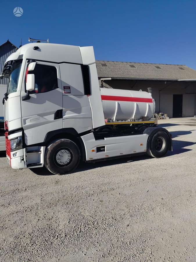 Renault T520 HIGH, FRANCE, double sleeper