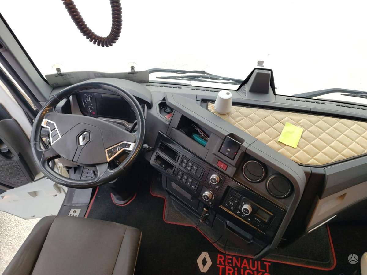 Renault T520 HIGH, FRANCE, double sleeper