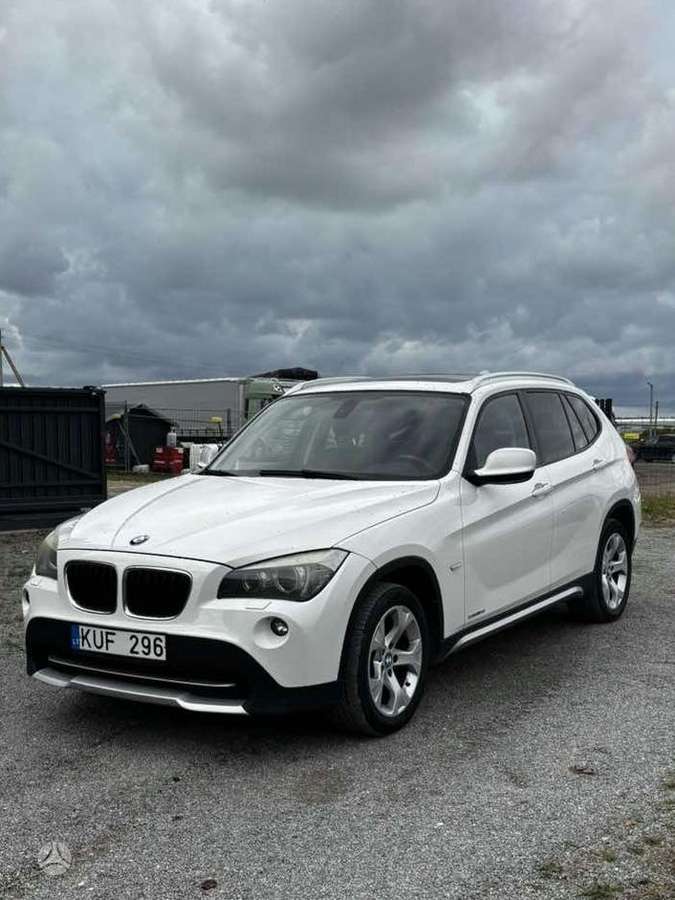BMW X1, 2.0 l., off-road / crossover