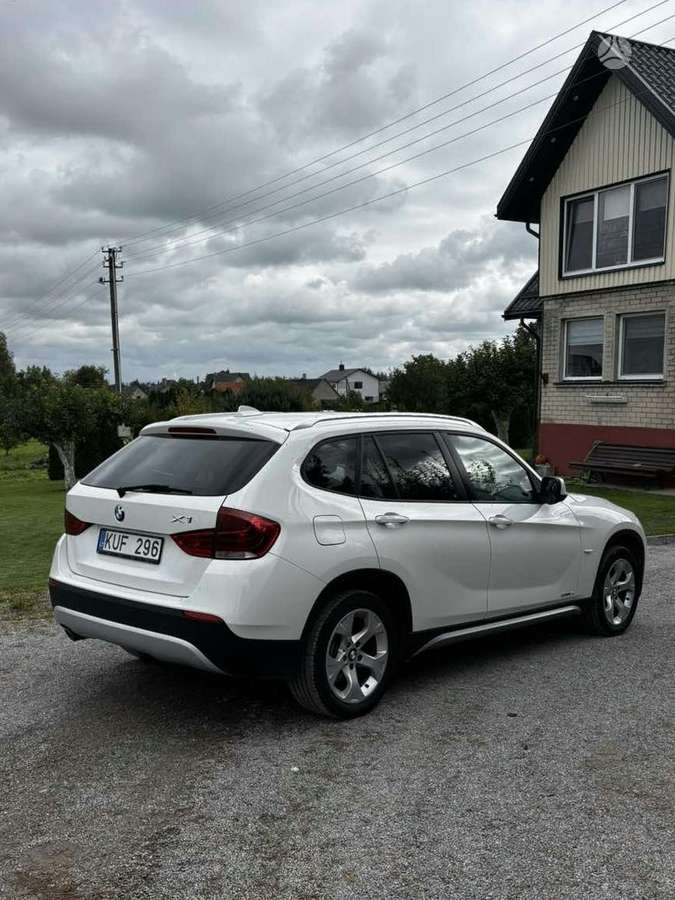 BMW X1, 2.0 l., off-road / crossover