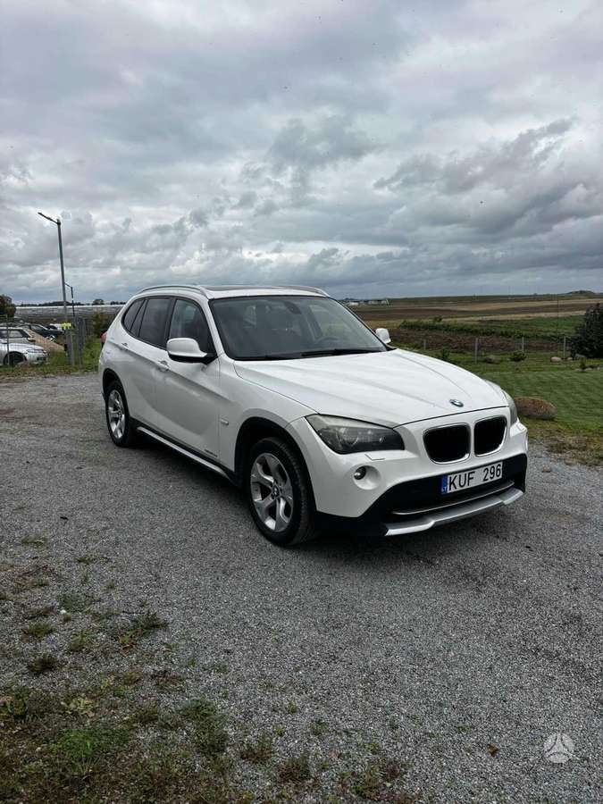 BMW X1, 2.0 l., off-road / crossover