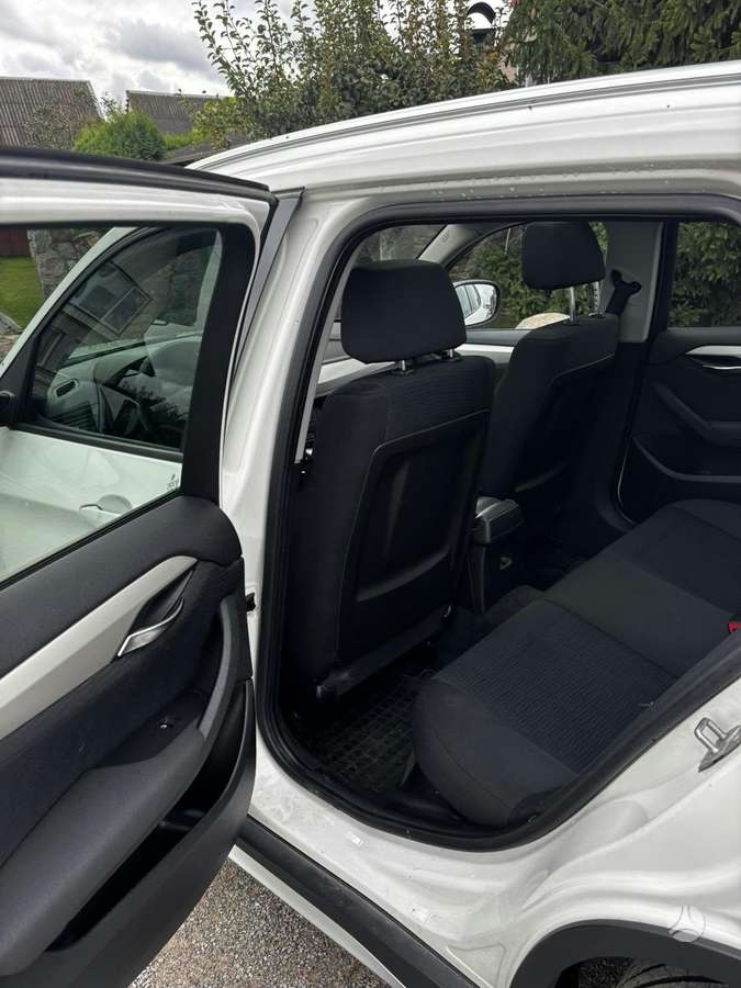 BMW X1, 2.0 l., off-road / crossover