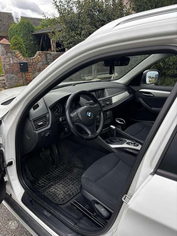 BMW X1, 2.0 l., off-road / crossover