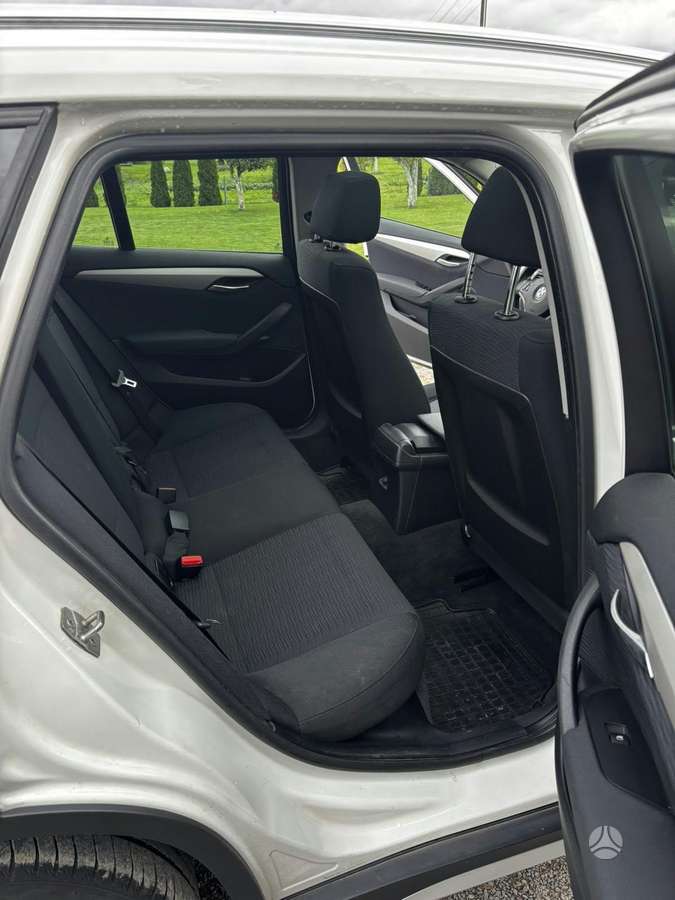 BMW X1, 2.0 l., off-road / crossover