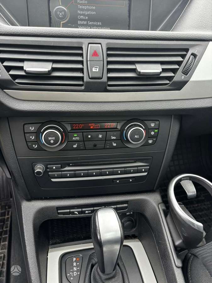 BMW X1, 2.0 l., off-road / crossover