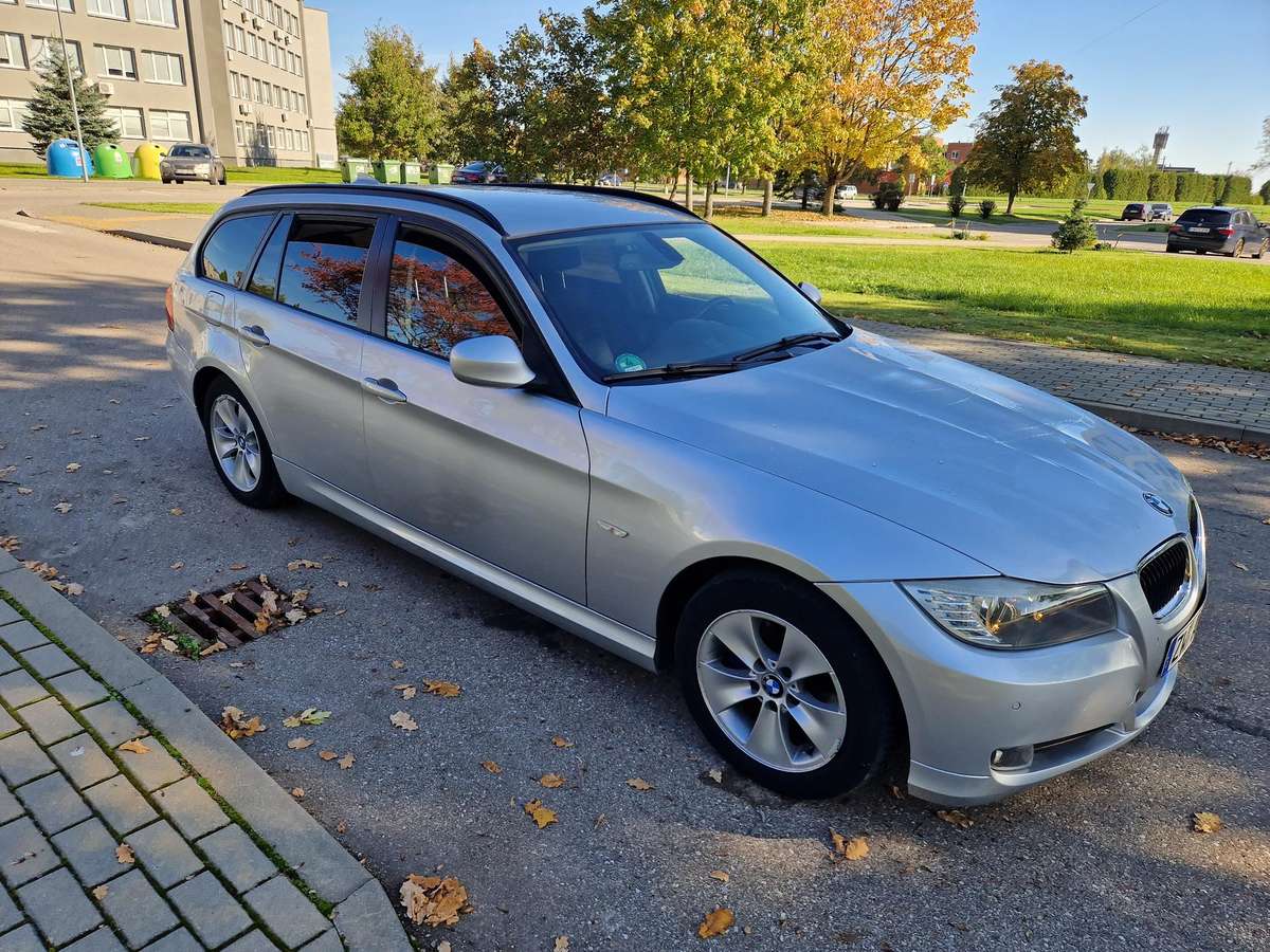 BMW 318, Универсал