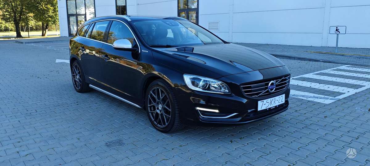 Volvo V60 2013 — двигун 2400 cm³, 215 HP (158kW)